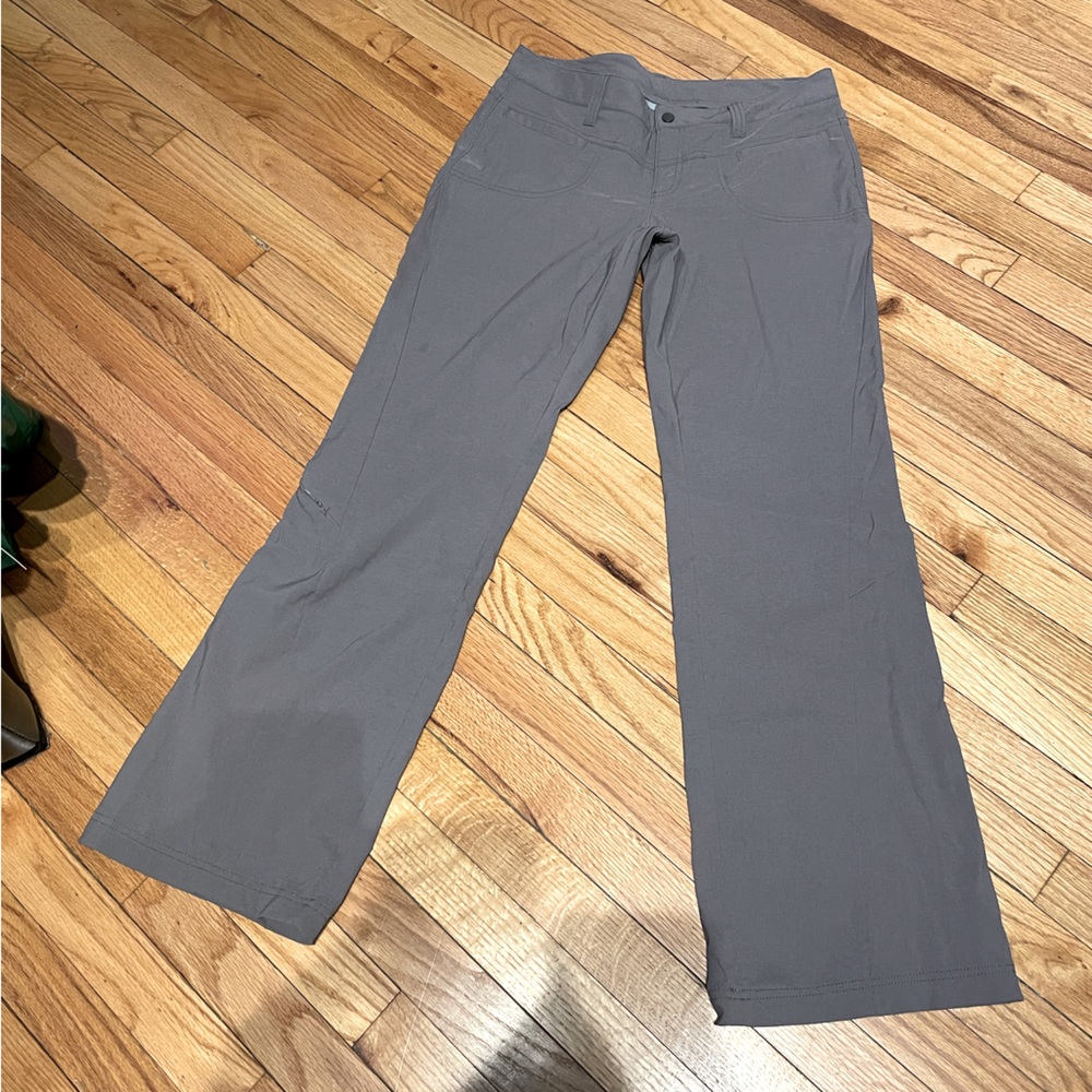 NWOT Athleta Trousers Active Sport athletic Casual Work Straight gray pants 10